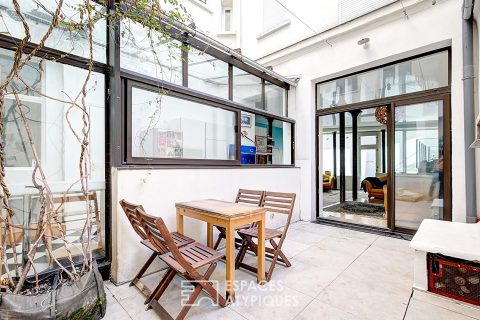 Ancienne boutique transformée en loft familial sur cour privative aux Abbesses