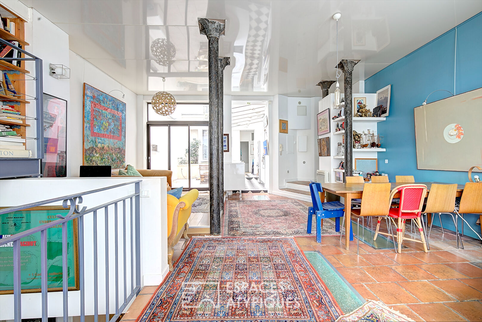 Ancienne boutique transformée en loft familial sur cour privative aux Abbesses