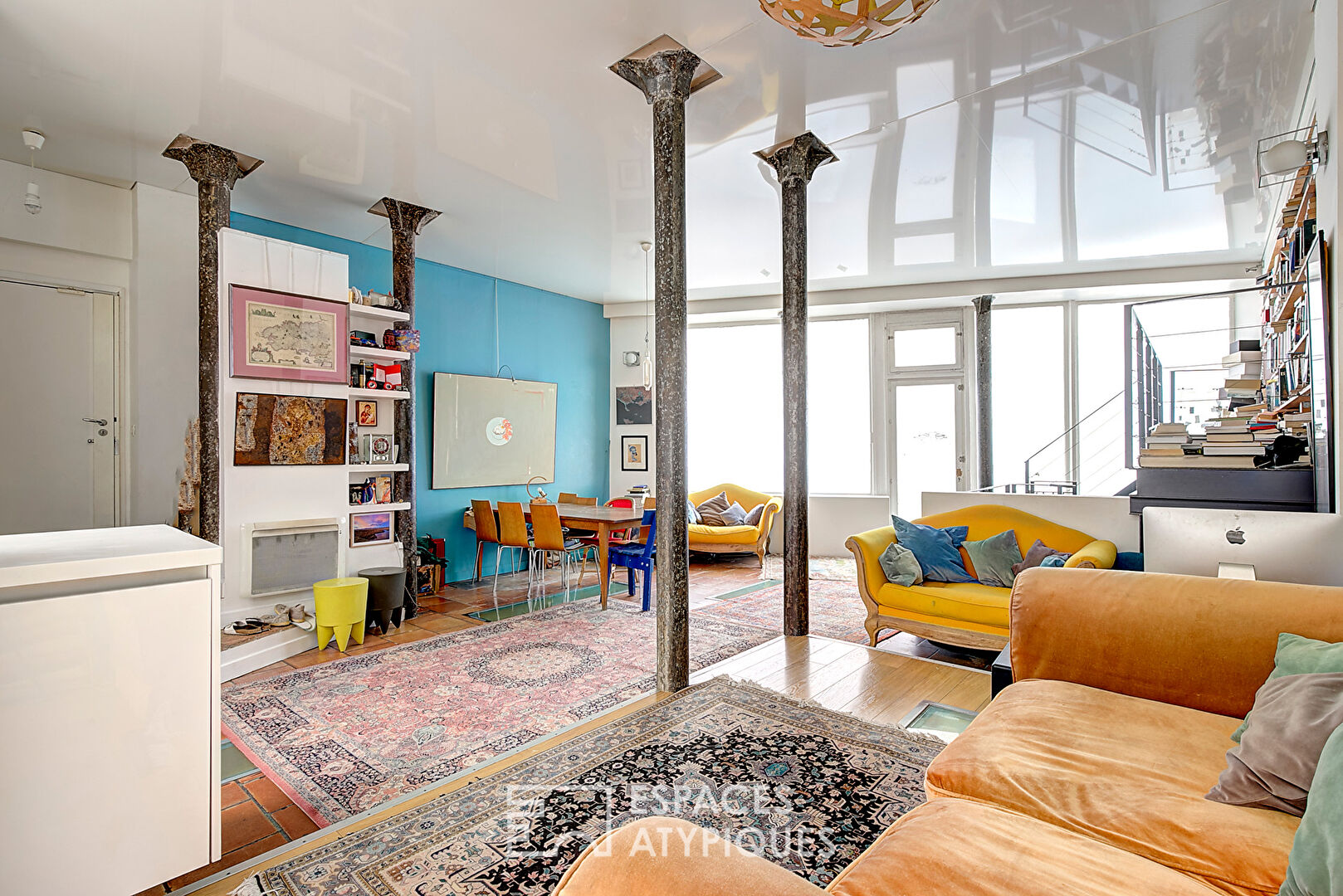 Ancienne boutique transformée en loft familial sur cour privative aux Abbesses