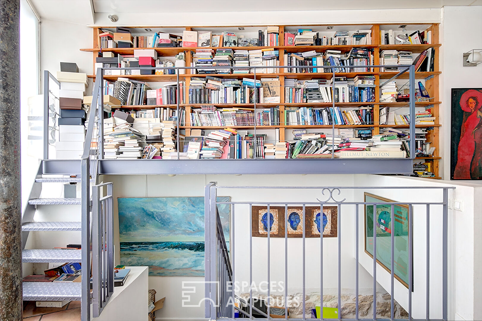 Ancienne boutique transformée en loft familial sur cour privative aux Abbesses