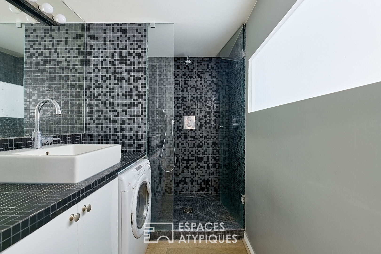 Dernier étage esprit loft design à Jules-Joffrin