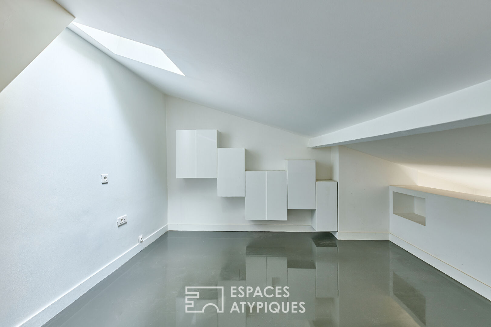 Dernier étage esprit loft design à Jules-Joffrin