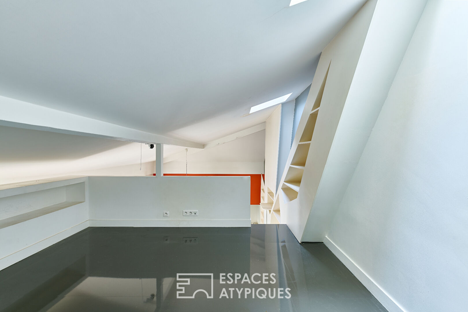 Dernier étage esprit loft design à Jules-Joffrin