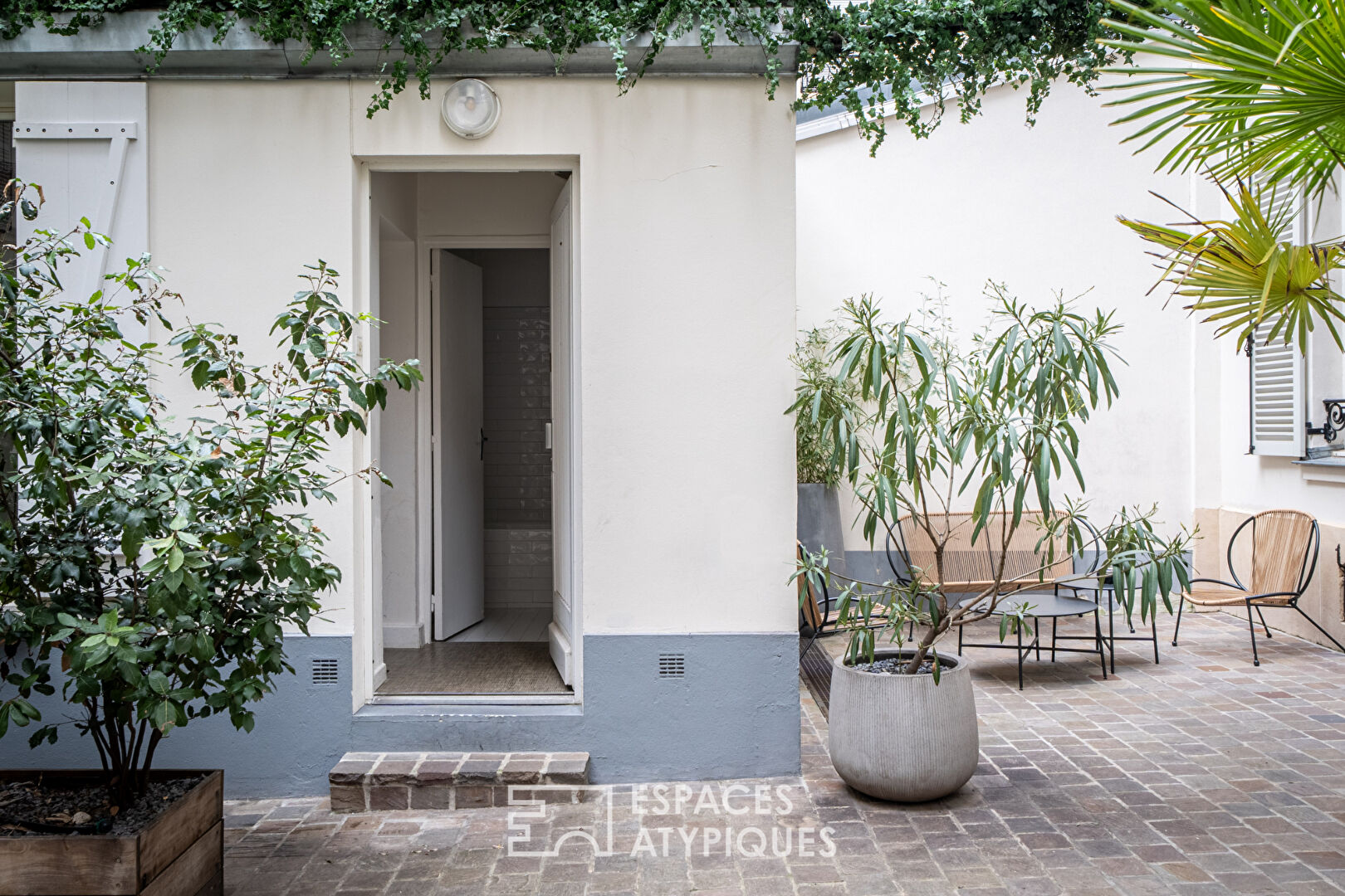Maisonnette sur cour au coeur des Batignolles
