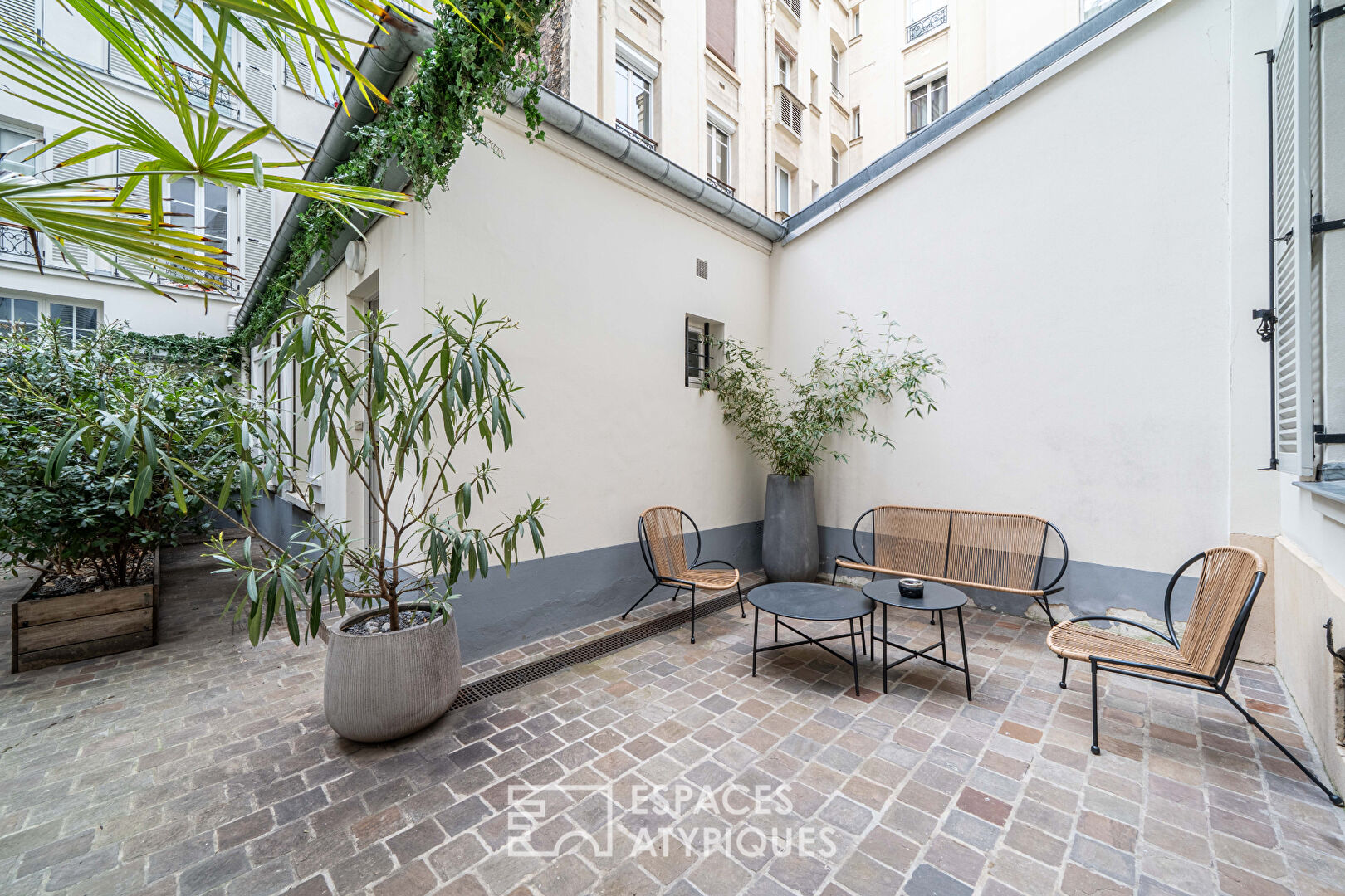 Maisonnette sur cour au coeur des Batignolles