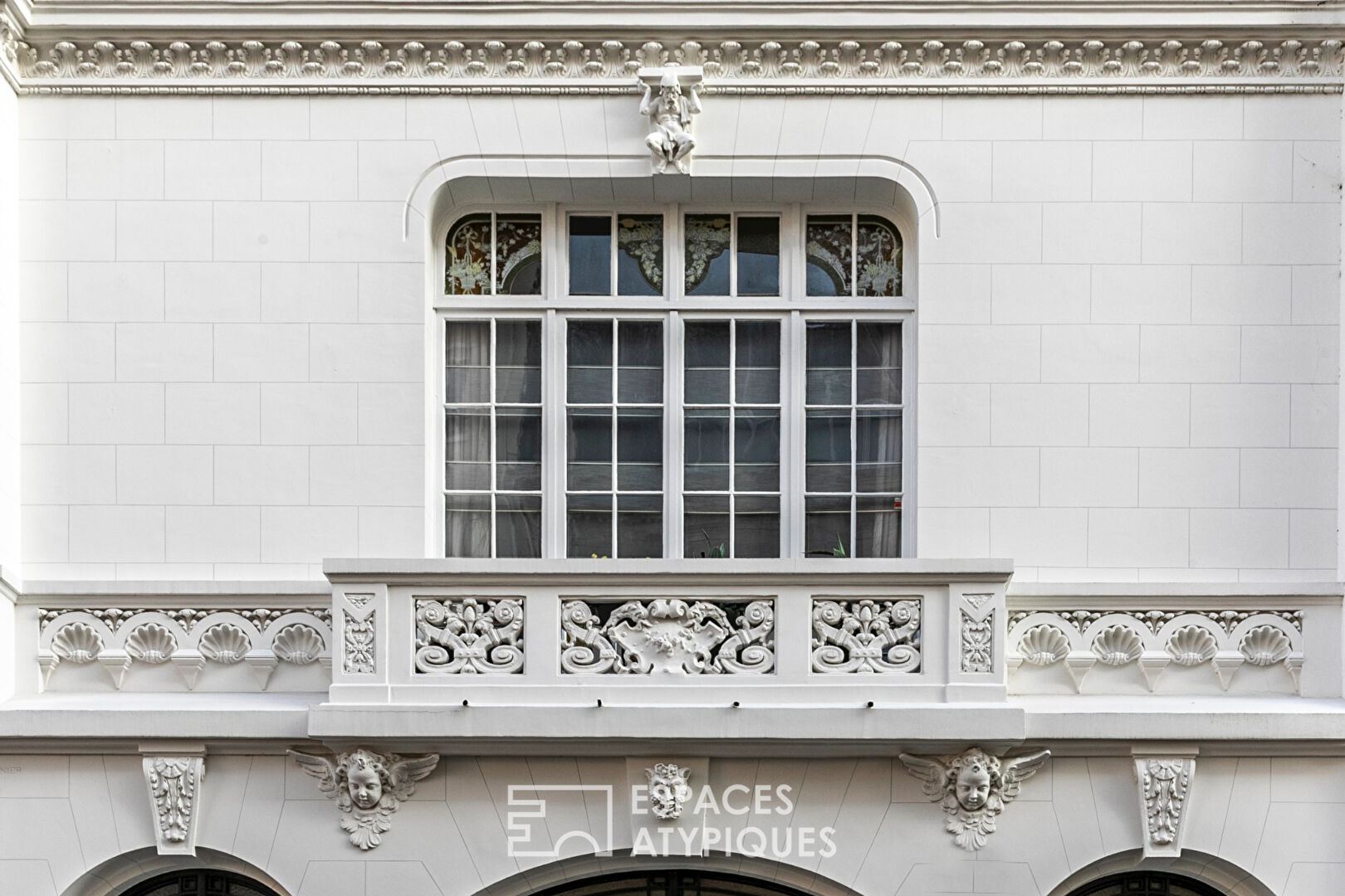 Étage noble traversant esprit loft avec balcon – Place Loulou Gasté