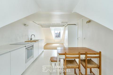 Dernier étage traversant proche Martyrs