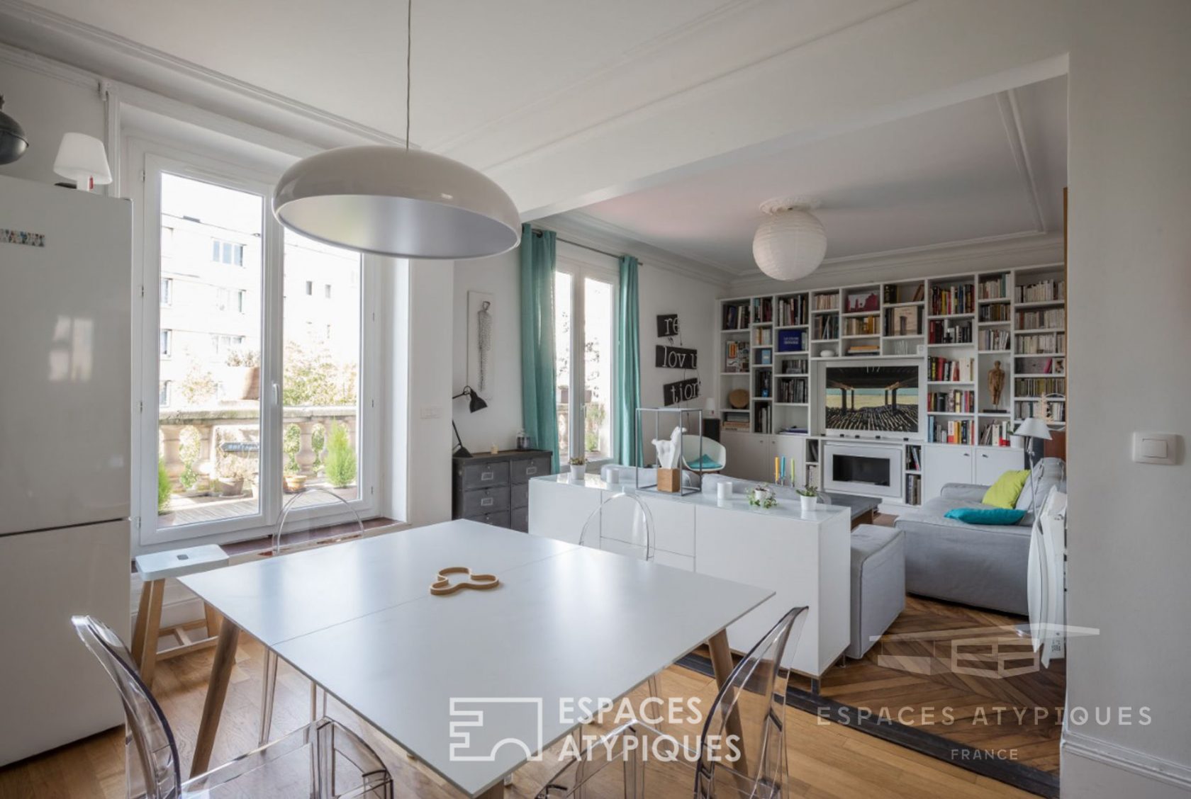 Duplex avec balcon-terrasse dans hôtel particulier