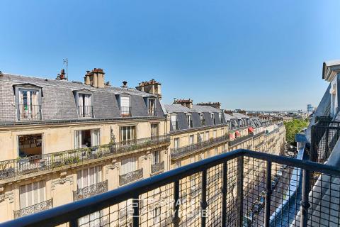 Top floor near the Arc de Triomphe – Victor Hugo