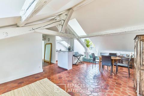 Top floor, with windows on both sides, in the heart of historic Paris