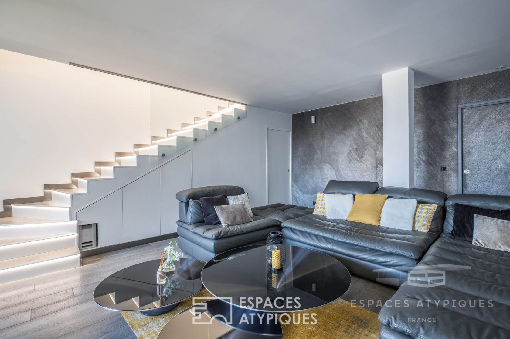 Contemporary duplex with terrace