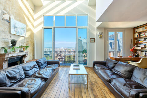 Atelier d&rsquo;artiste d&rsquo;architecte en dernier étage avec balcon et vues à Montmartre