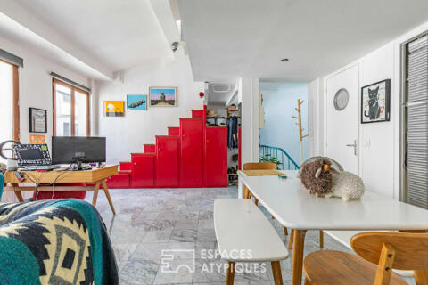 Mini-loft traversant en dernier étage entre Blanche et Pigalle