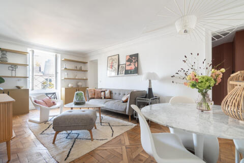 Appartement rénové par architecte – Palais Royal