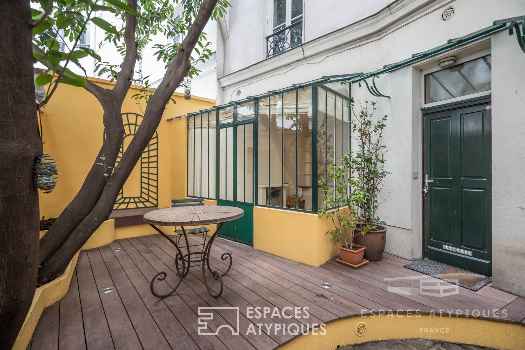 Duplex with glass roof and private courtyard with trees