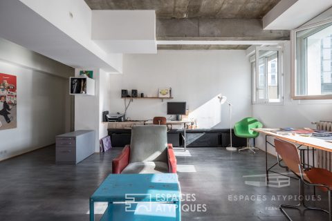 Loft brutaliste avec grande cave à proximité de la mairie