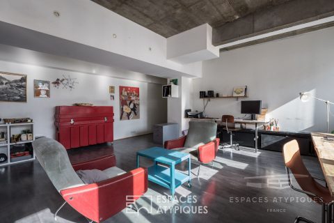 Loft brutaliste avec grande cave à proximité de la mairie