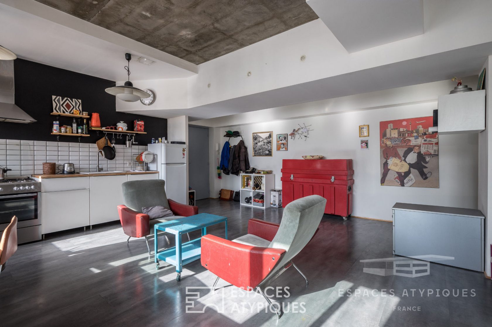 Brutalist loft with large cellar near the city hall