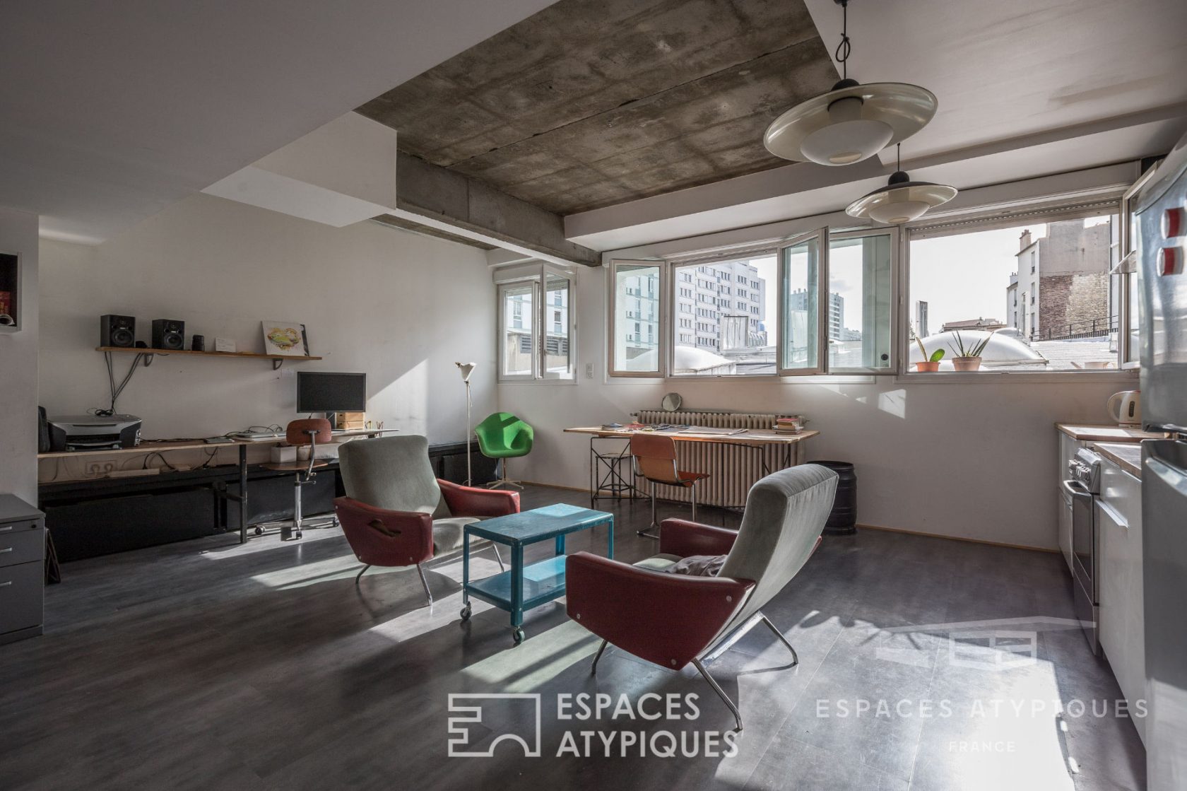 Brutalist loft with large cellar near the city hall