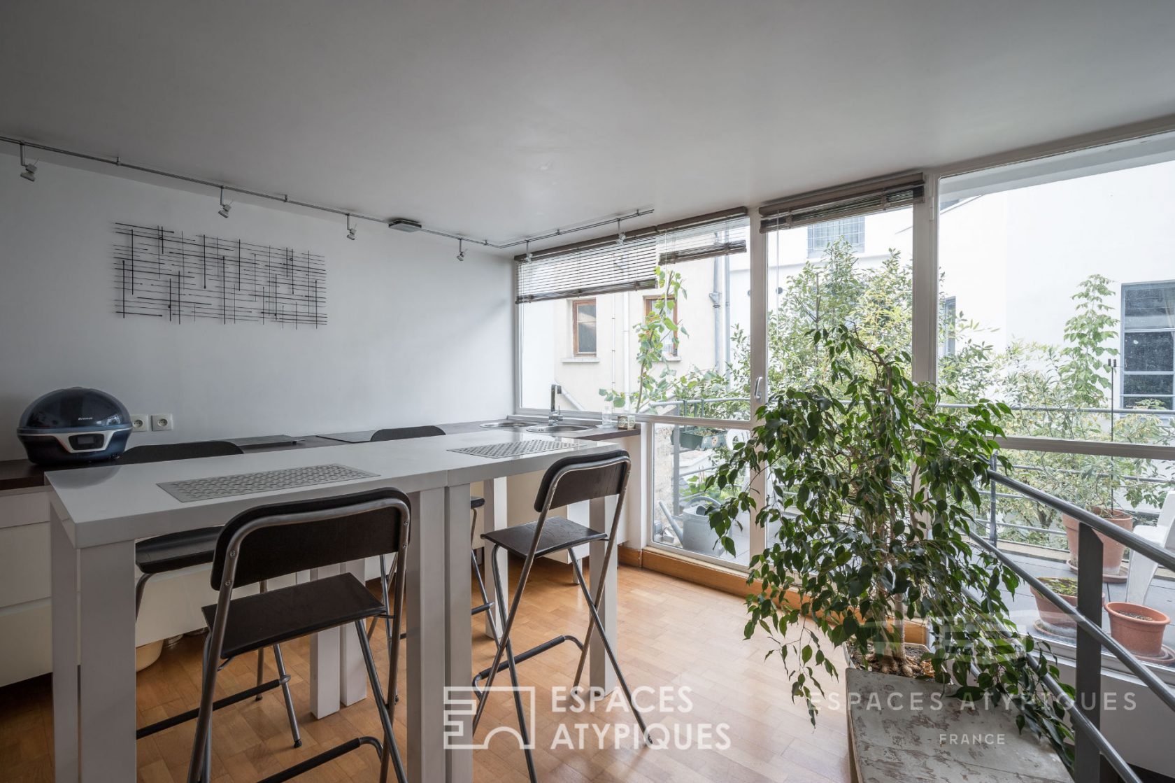 Appartement esprit maison avec terrasses et cour privative