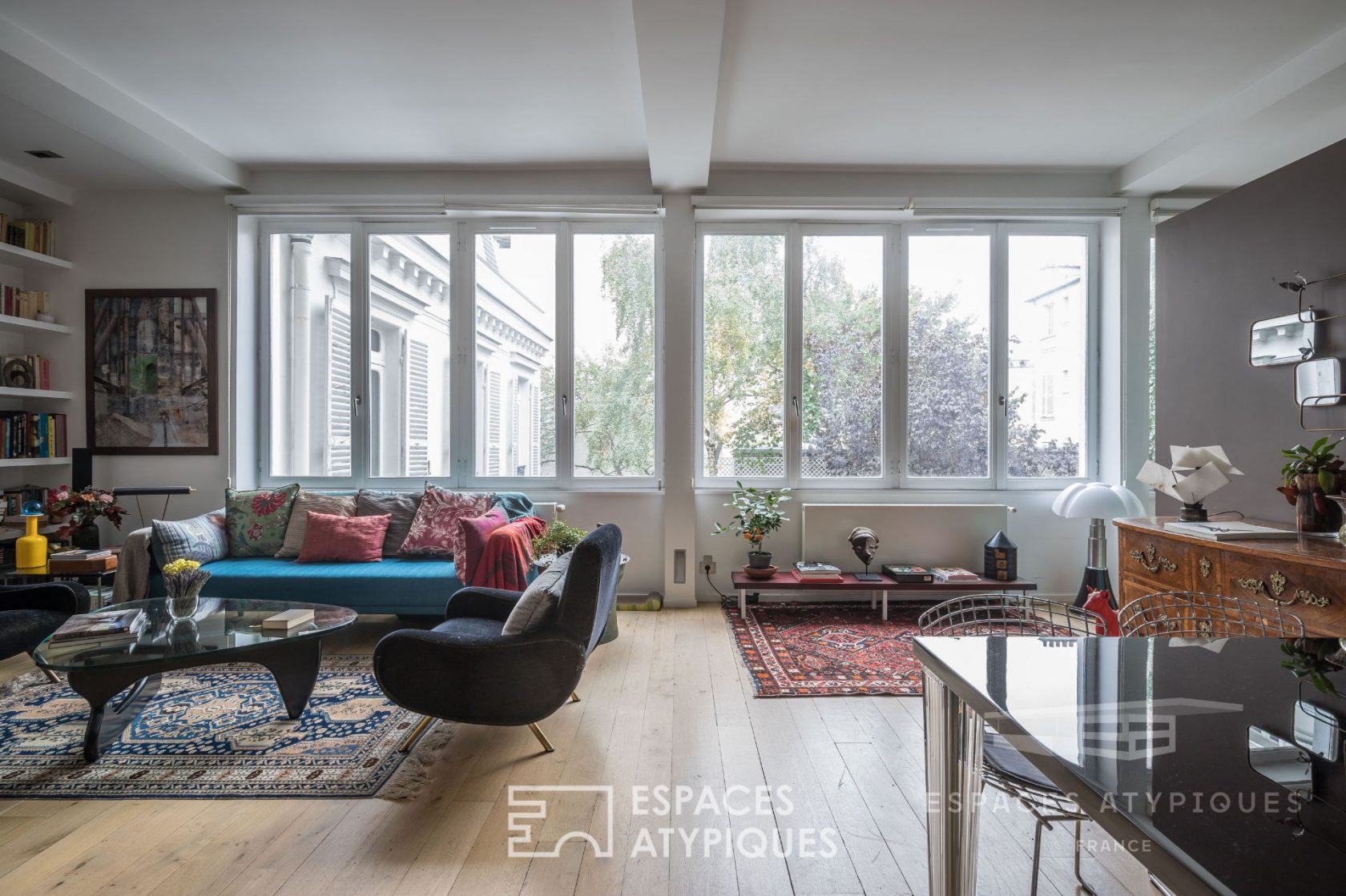 Loft with panoramic view on a garden