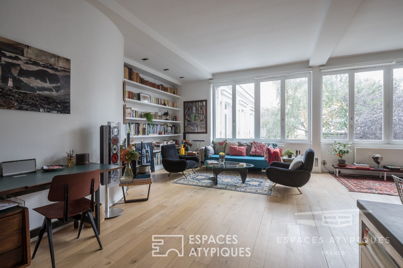 Loft with panoramic view on a garden