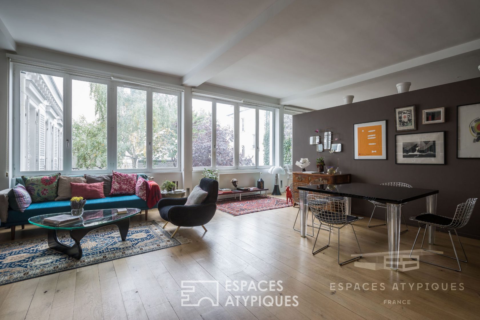 Loft with panoramic view on a garden