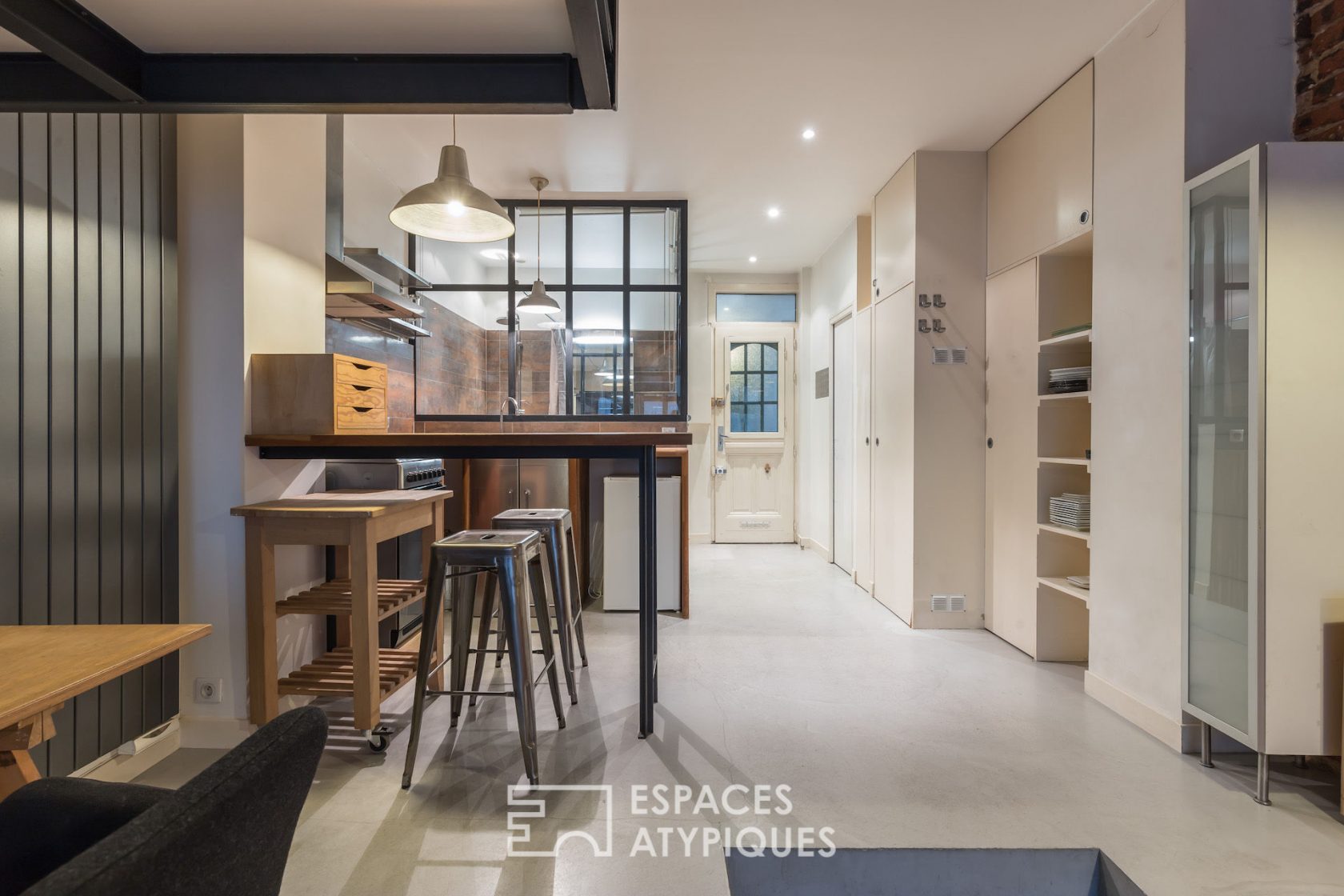 Mini loft spirit apartment renovated by architect