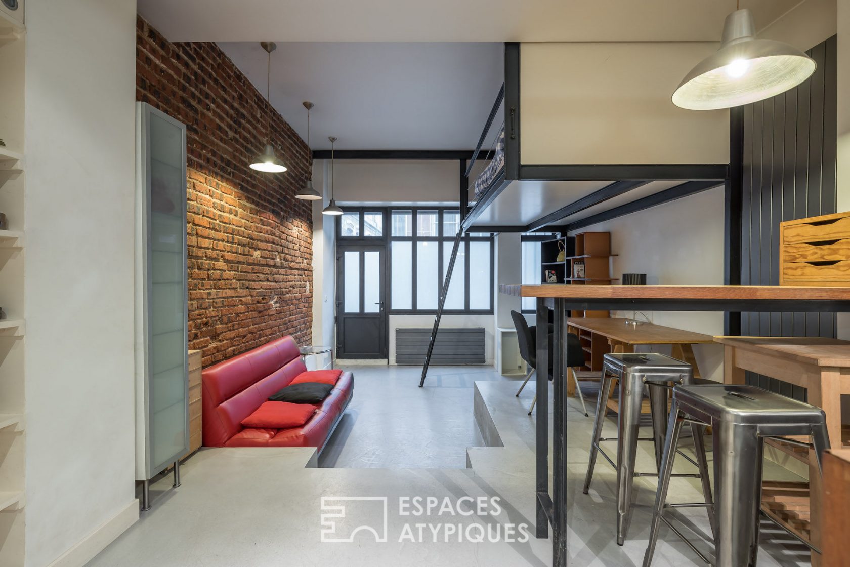 Mini loft spirit apartment renovated by architect