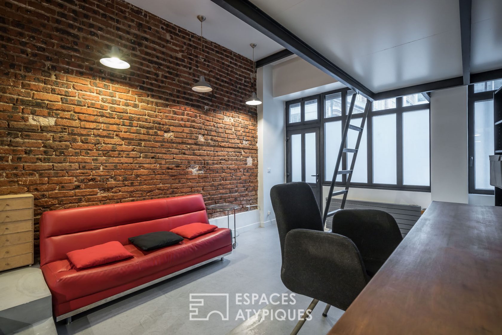 Mini loft spirit apartment renovated by architect
