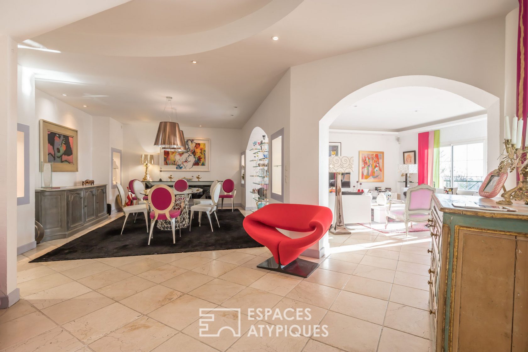Mixed villa with terraces, garden and swimming pool