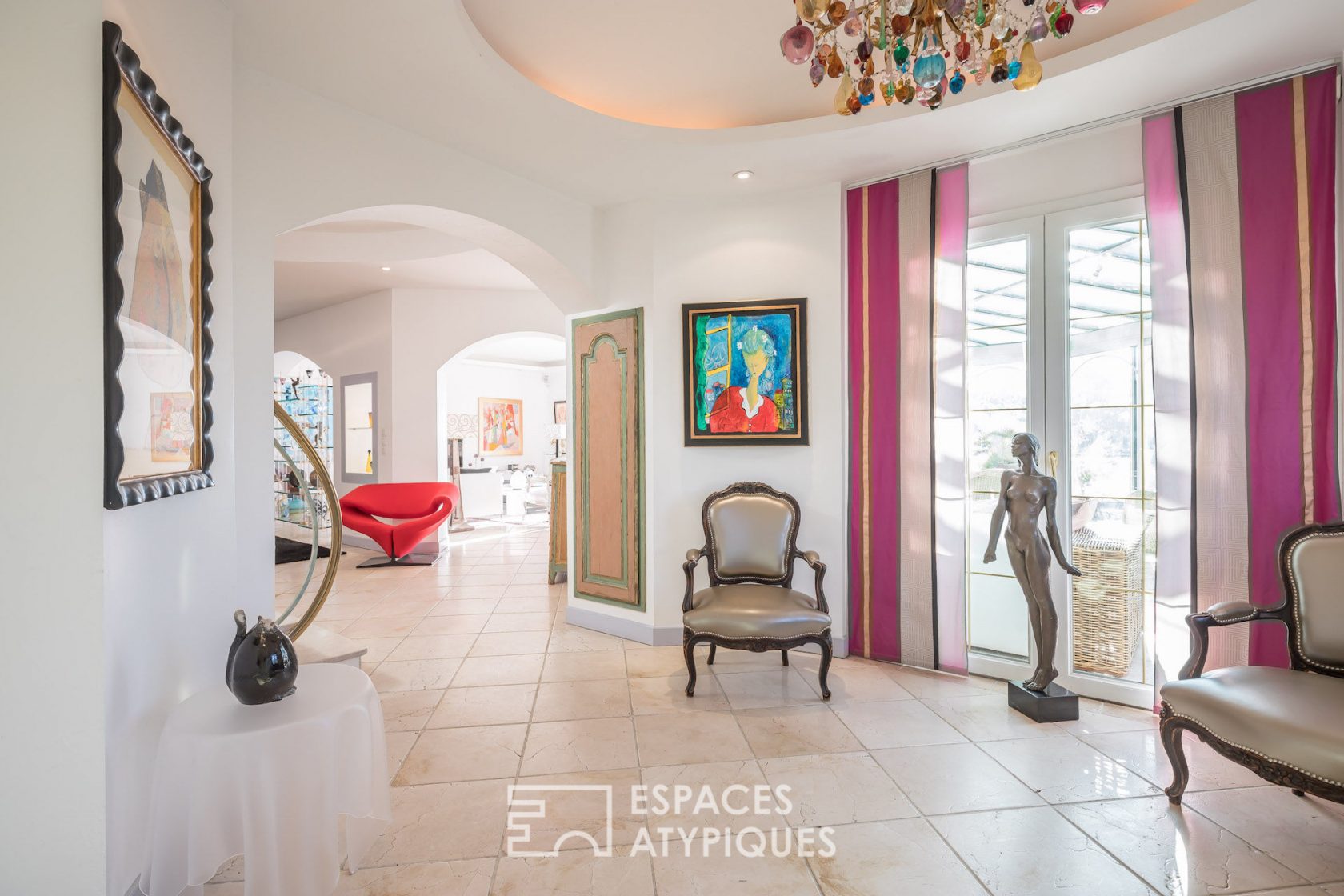 Mixed villa with terraces, garden and swimming pool