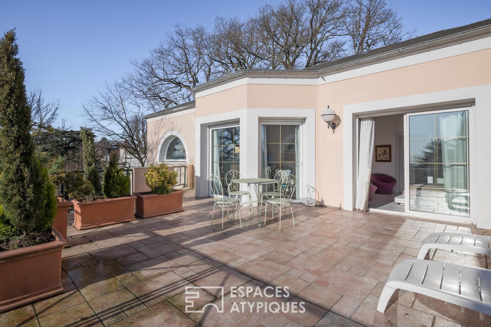 Mixed villa with terraces, garden and swimming pool