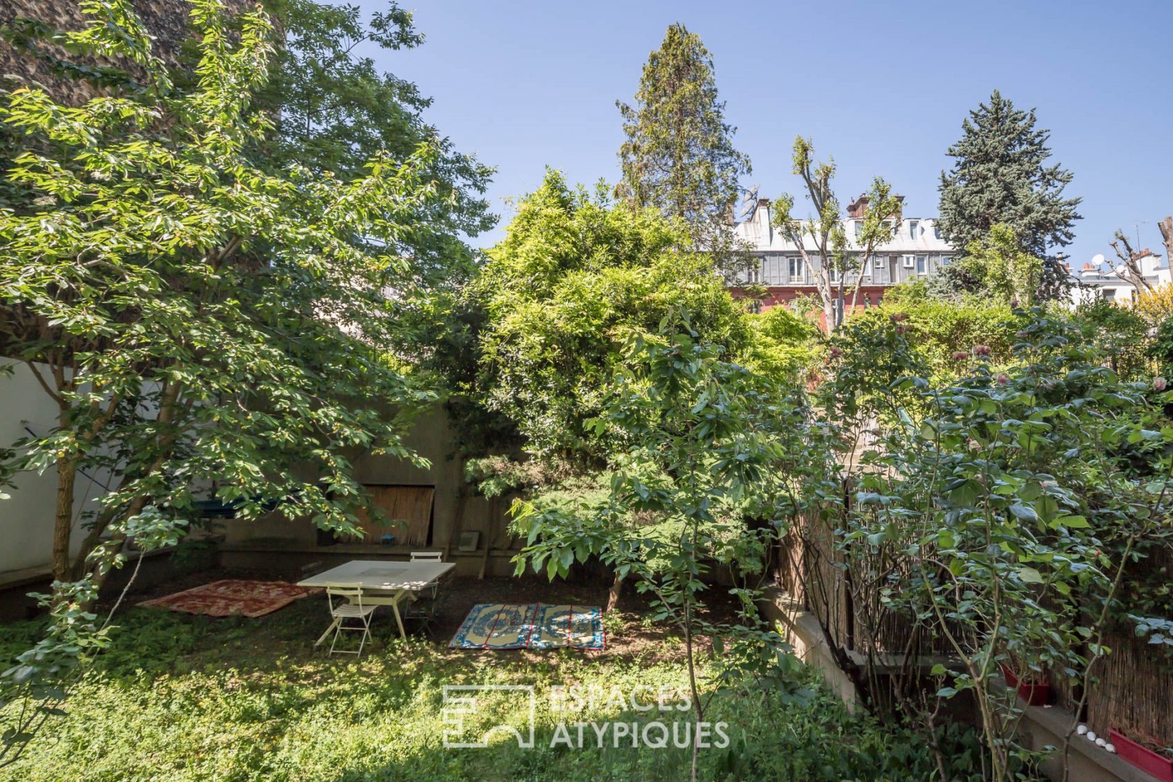 Apartment with large garden with trees