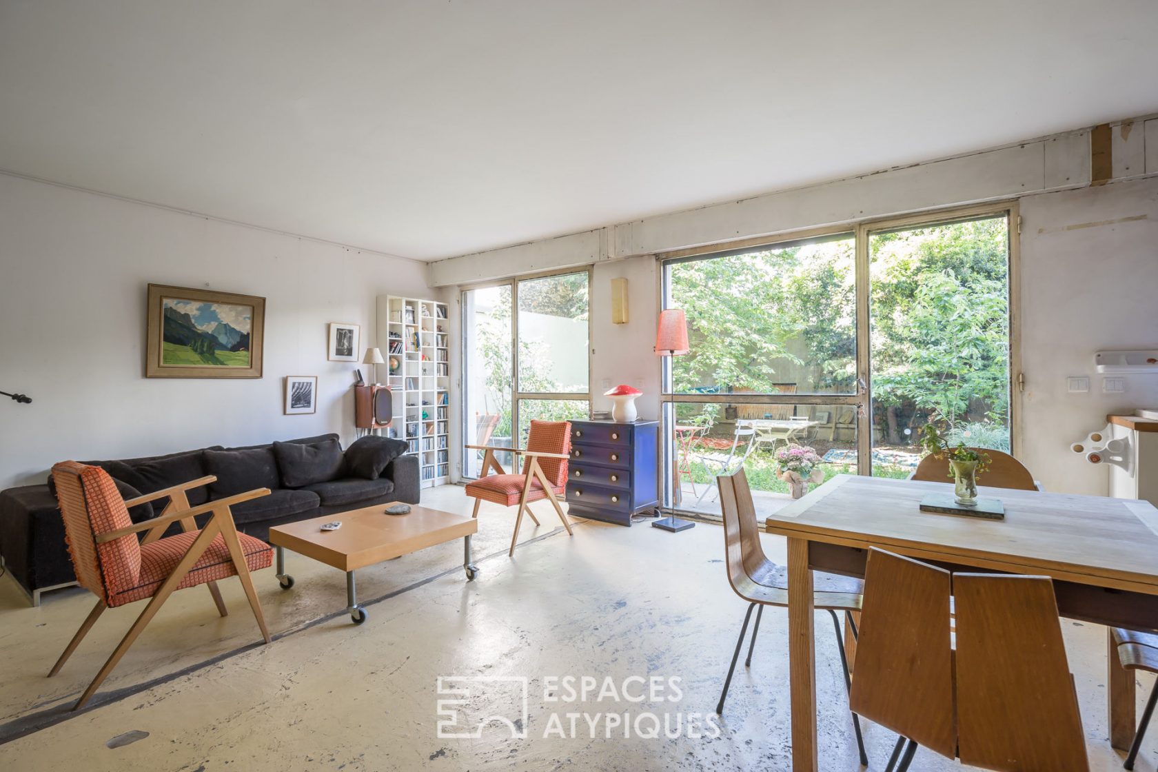 Apartment with large garden with trees