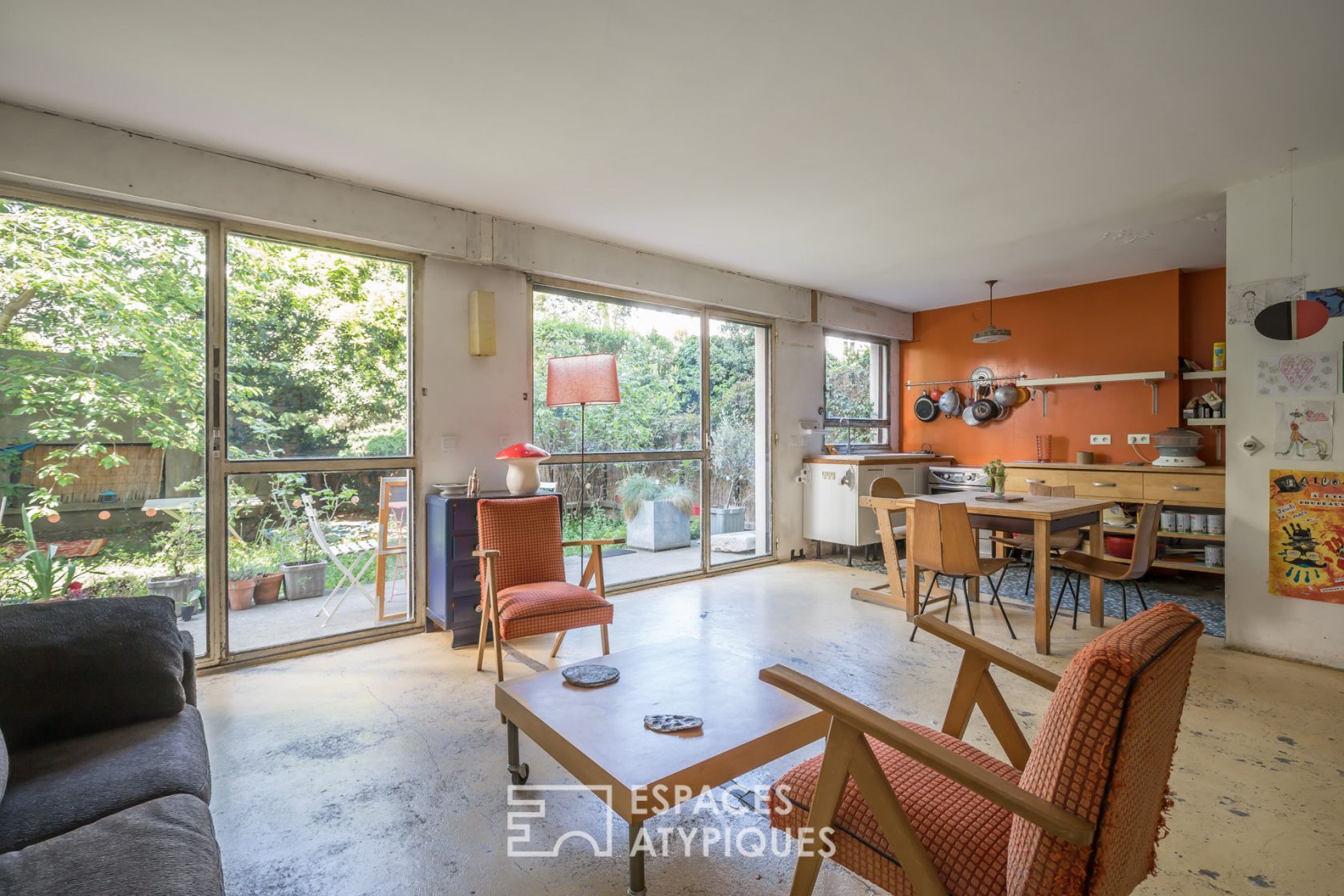 Apartment with large garden with trees