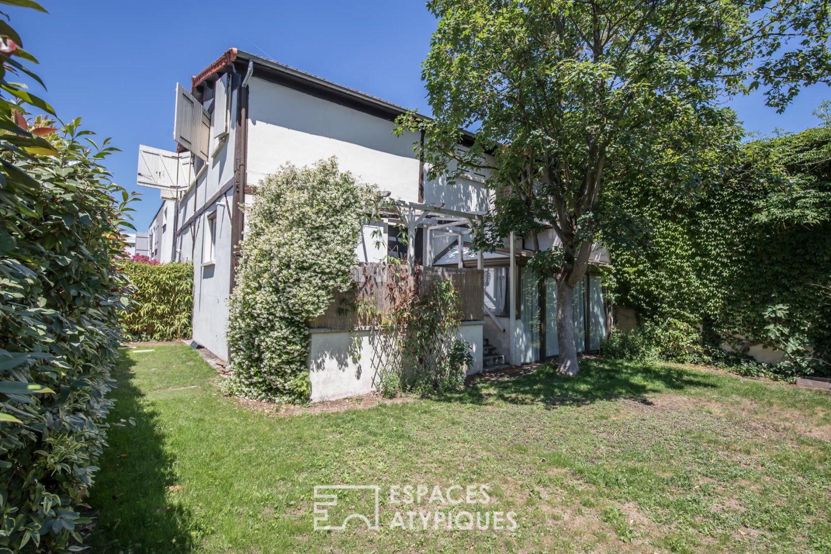 House-loft with garden and terrace in former printing works