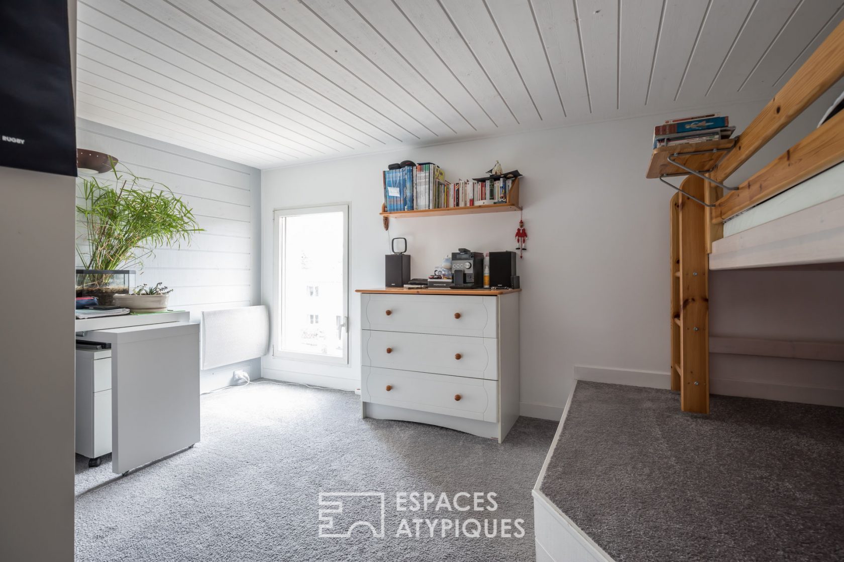 Maison contemporaine esprit bateau avec jardin et terrasses