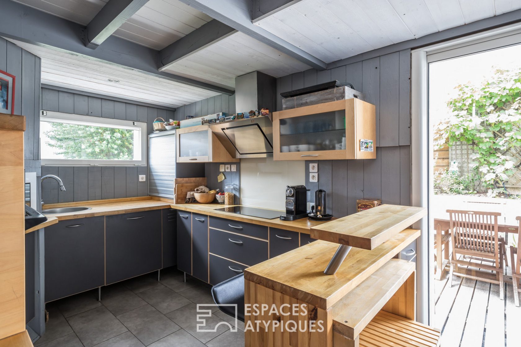 Maison contemporaine esprit bateau avec jardin et terrasses