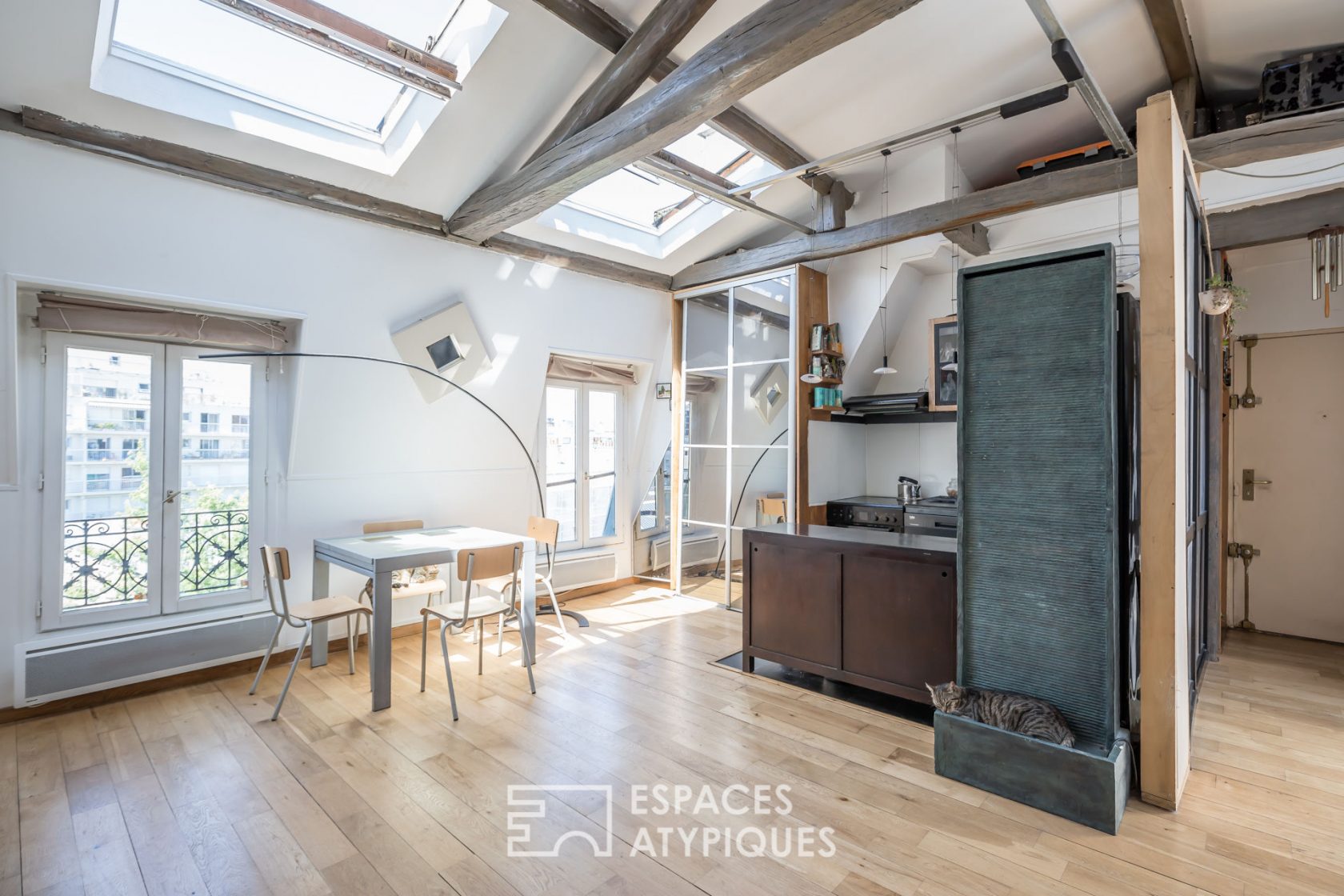 Reverse duplex on the top floors with views