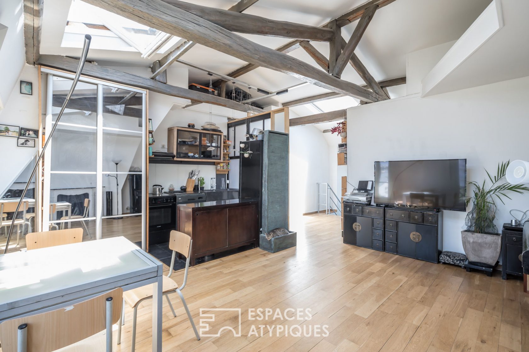 Reverse duplex on the top floors with views