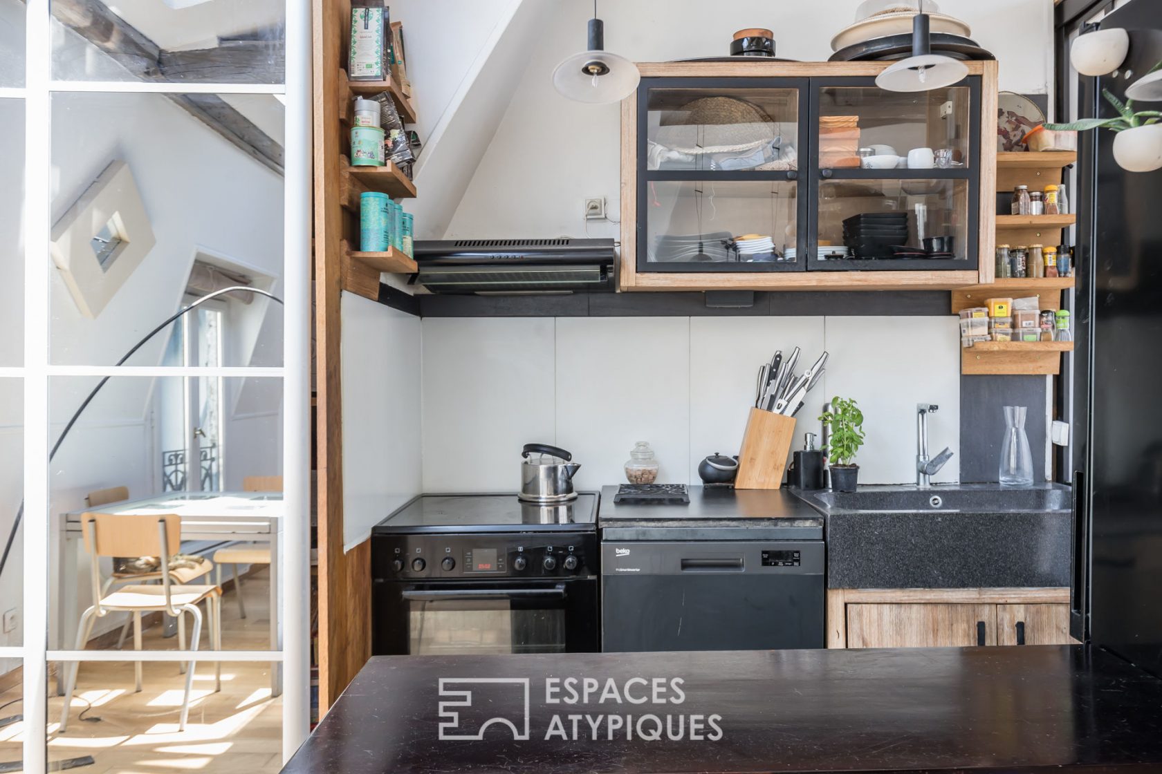 Reverse duplex on the top floors with views