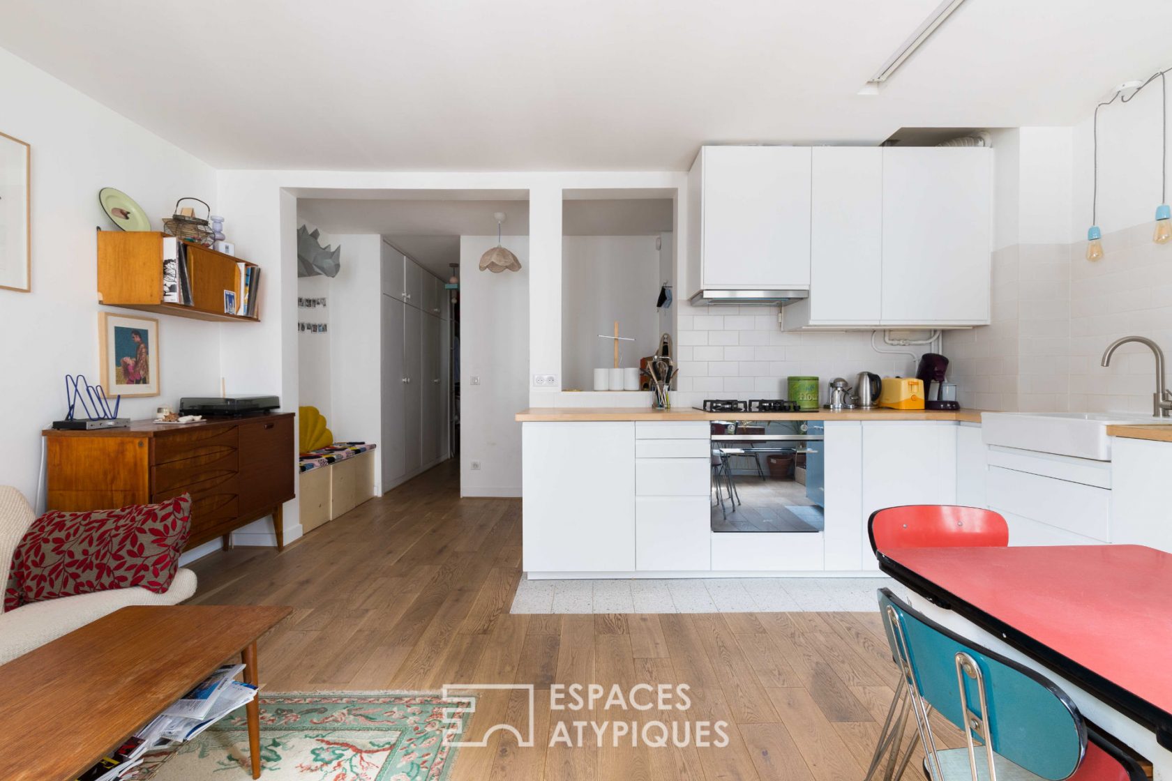 Apartment revisited in a “vintage” spirit