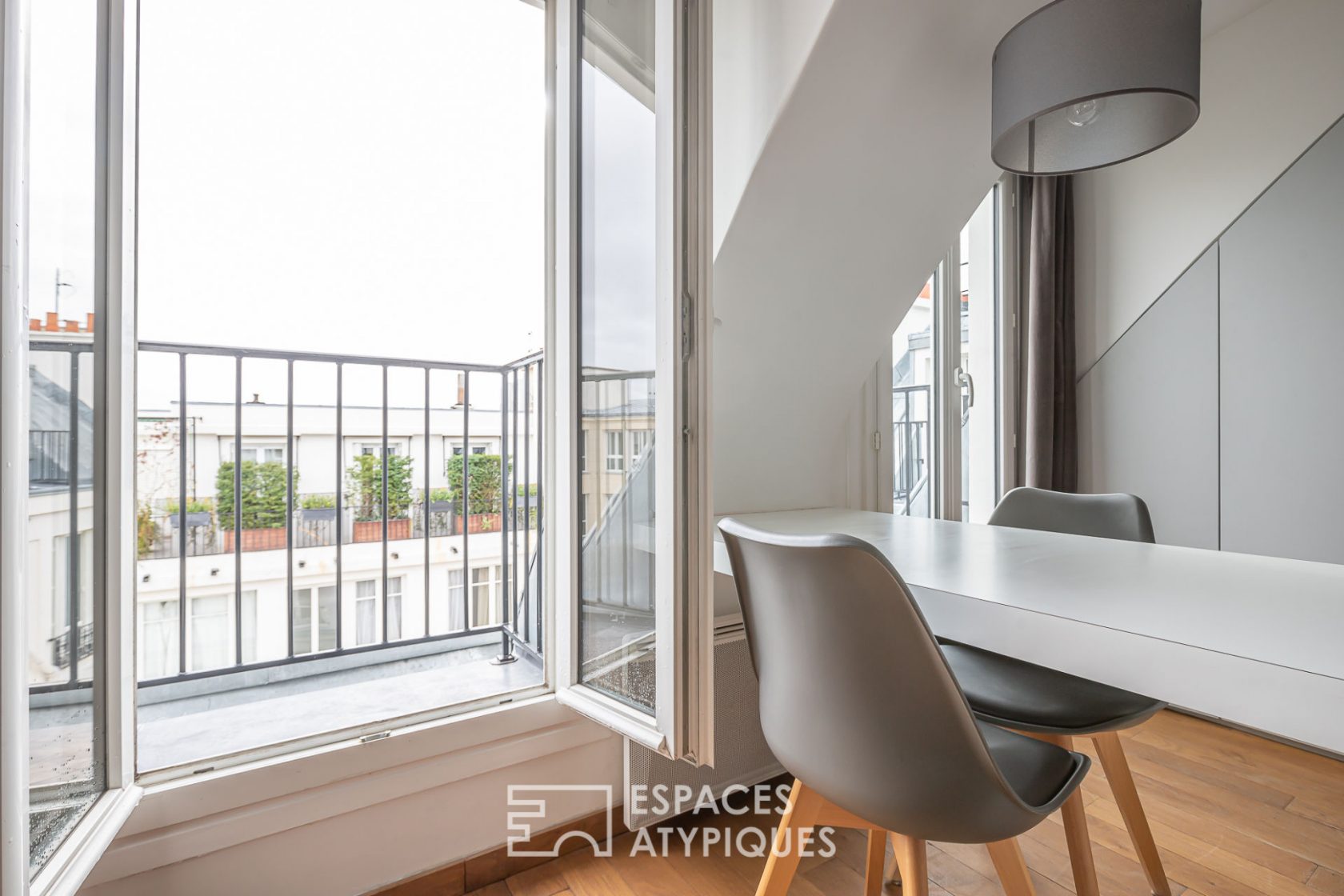 Top floor renovated in the Triangle d’Or