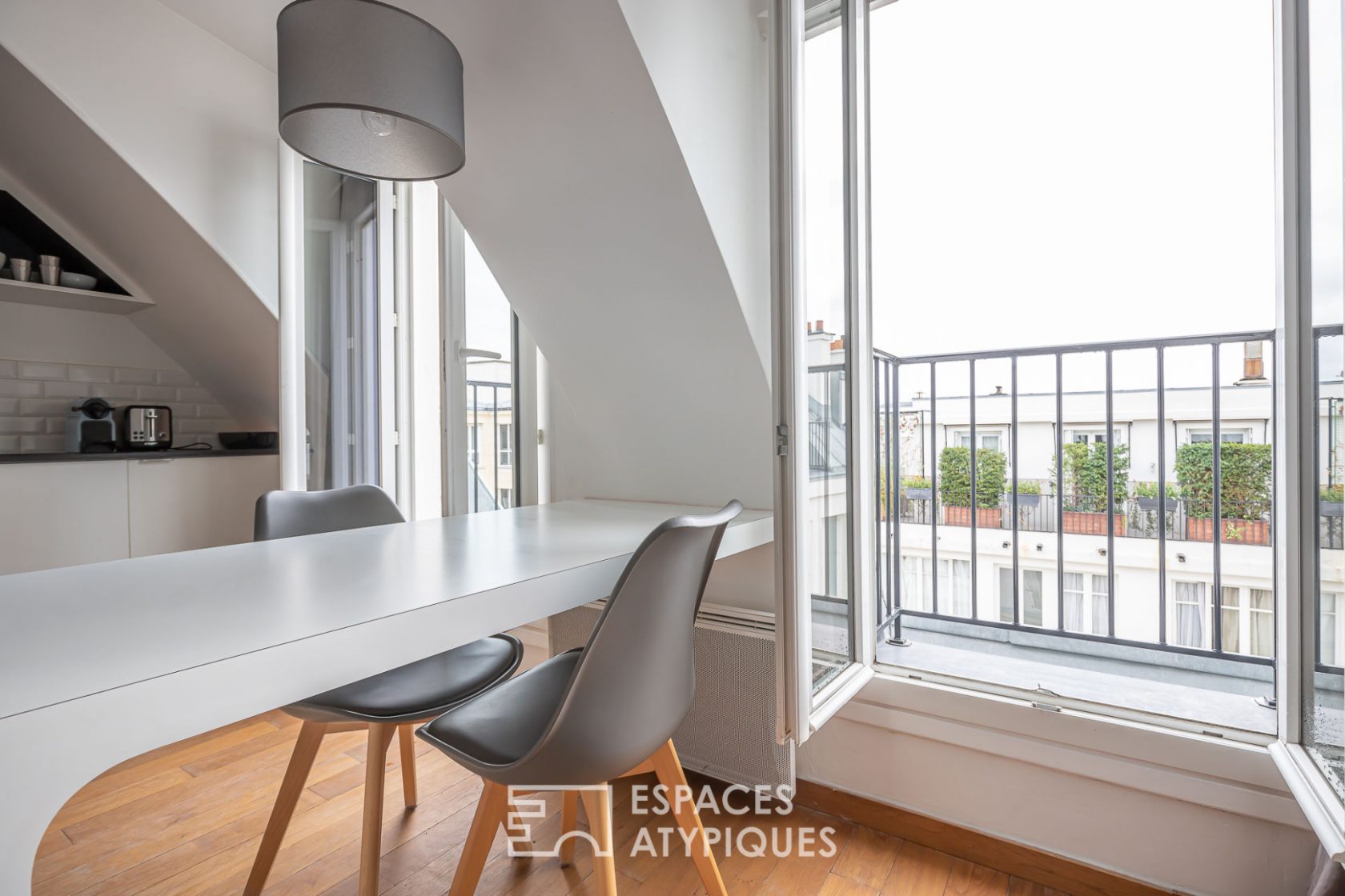 Top floor renovated in the Triangle d’Or