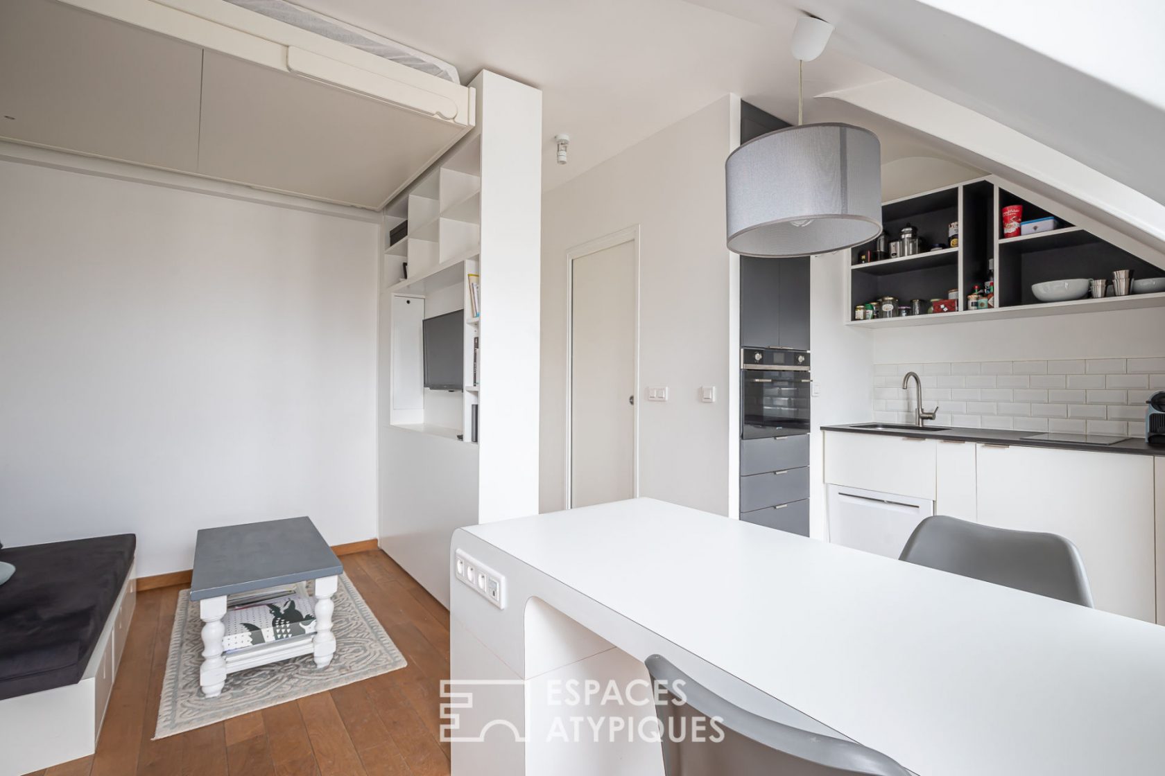 Top floor renovated in the Triangle d’Or