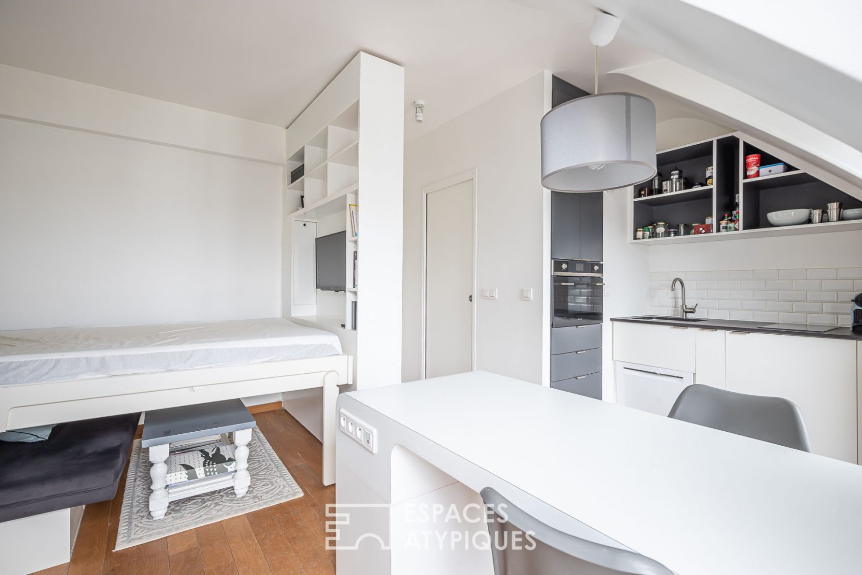 Top floor renovated in the Triangle d’Or