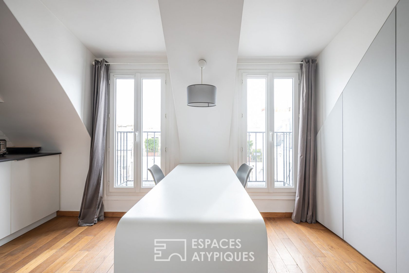 Top floor renovated in the Triangle d’Or