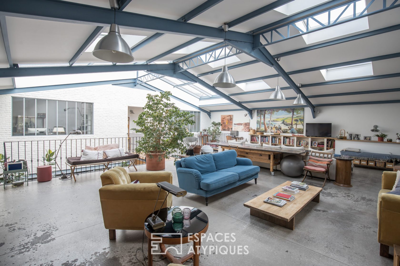 Former sawmill rehabilitated in loft with terrace