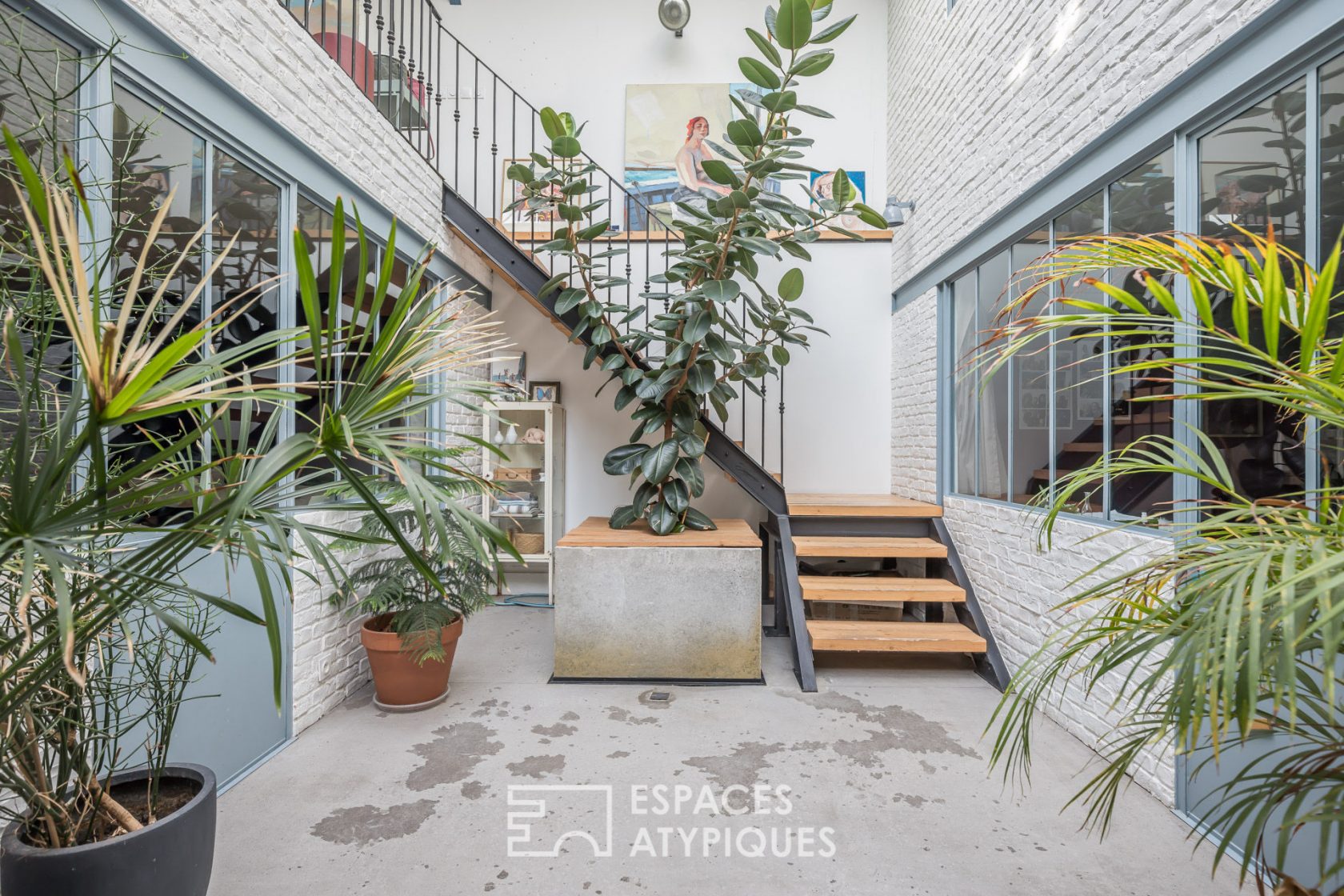 Former sawmill rehabilitated in loft with terrace